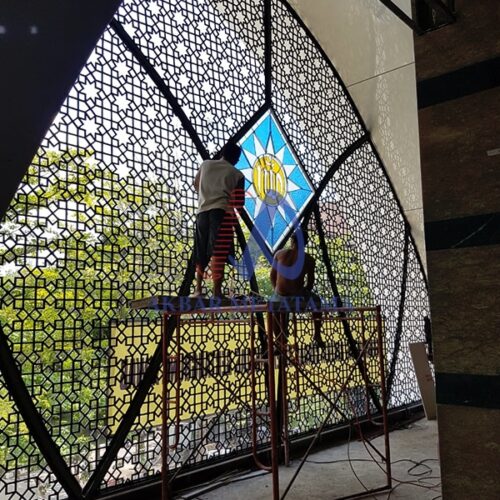 pemasangan teralis masjid