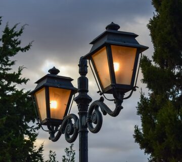 Tiang lampu taman