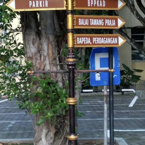 IMG_1967 pemasangan tiang petunjuk